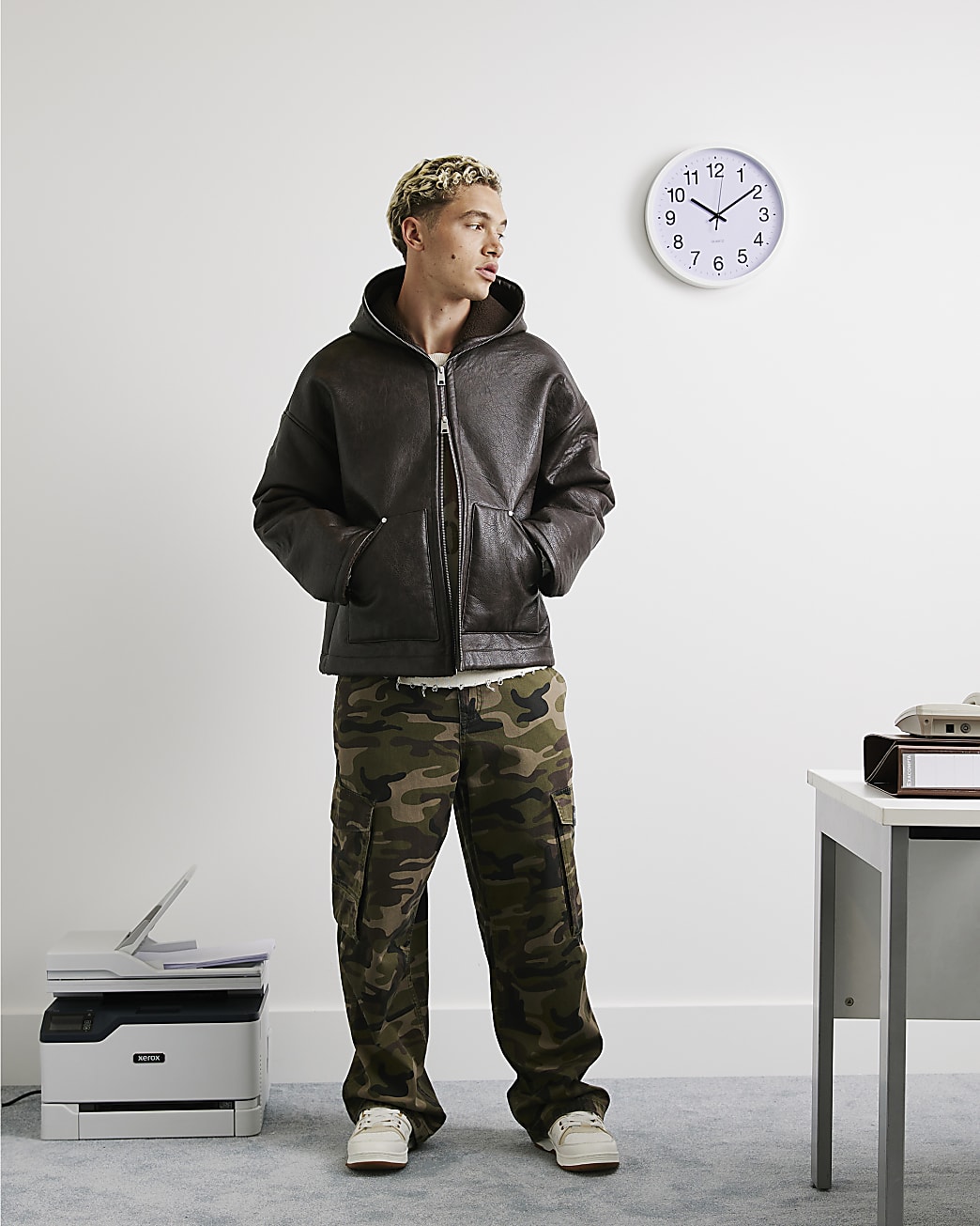 Baggy Fit Camo Print Cargo Trousers in Khaki - Image 2 Baggy Fit Camo Print Cargo Trousers in Khaki