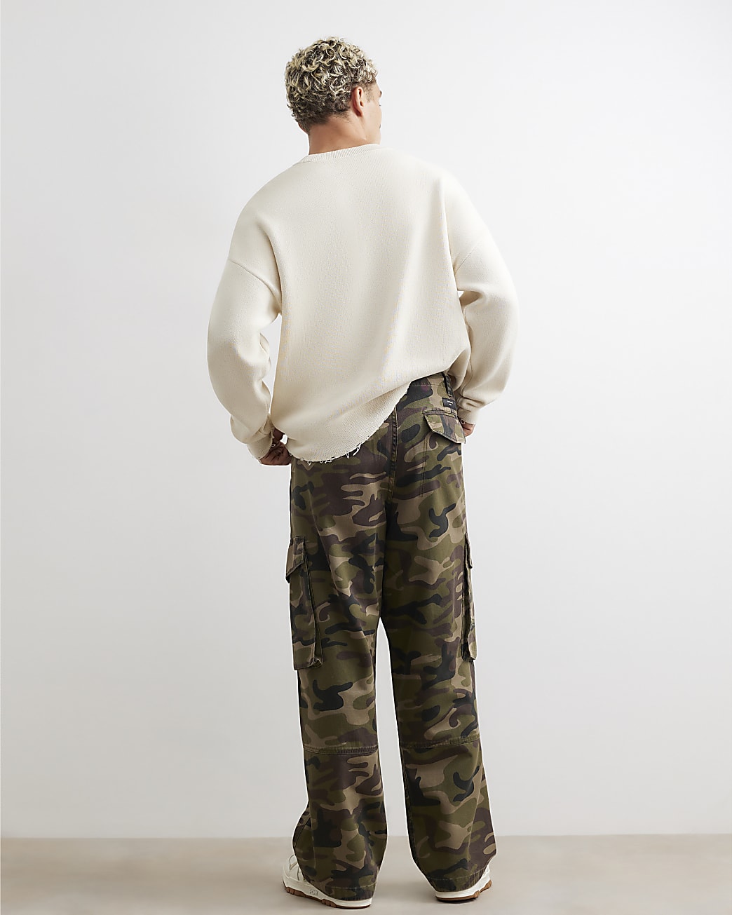 Baggy Fit Camo Print Cargo Trousers in Khaki - Image 3 Baggy Fit Camo Print Cargo Trousers in Khaki