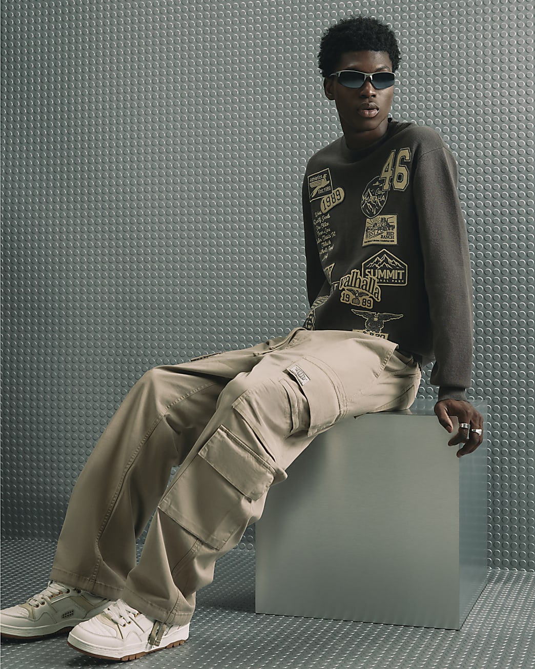 Baggy Fit Cargo Trousers in Beige - Image 2 Baggy Fit Cargo Trousers in Beige