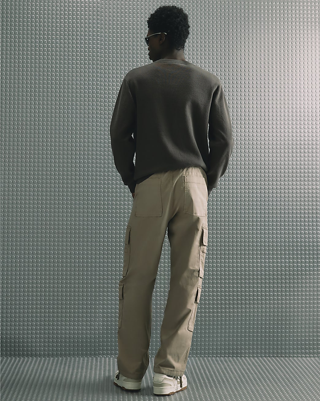 Baggy Fit Cargo Trousers in Beige - Image 3 Baggy Fit Cargo Trousers in Beige