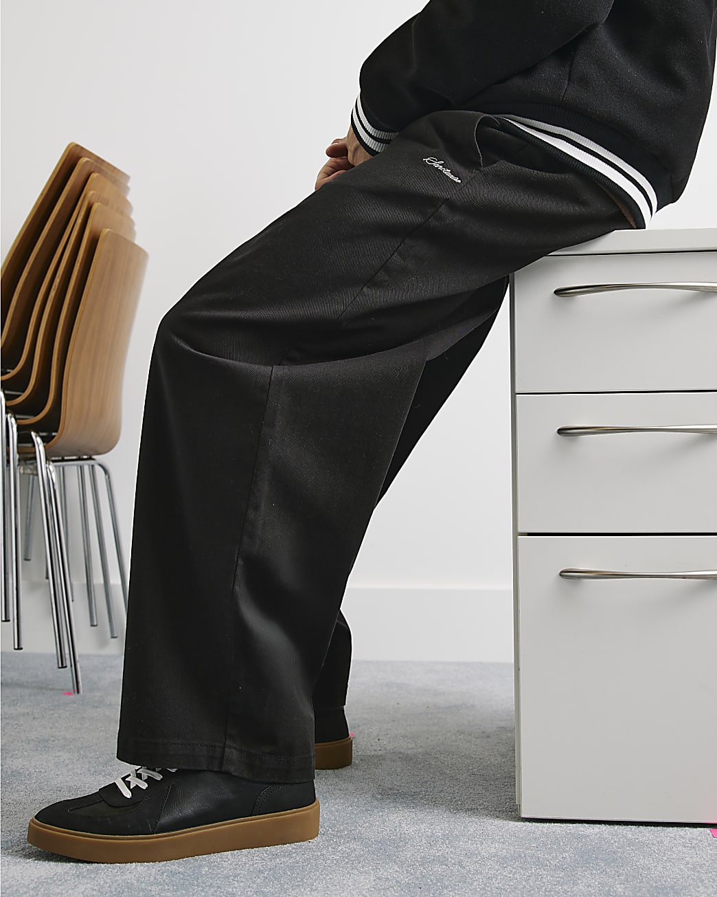 Cotton Balloon Leg Trousers in Black - Image 4 Cotton Balloon Leg Trousers in Black