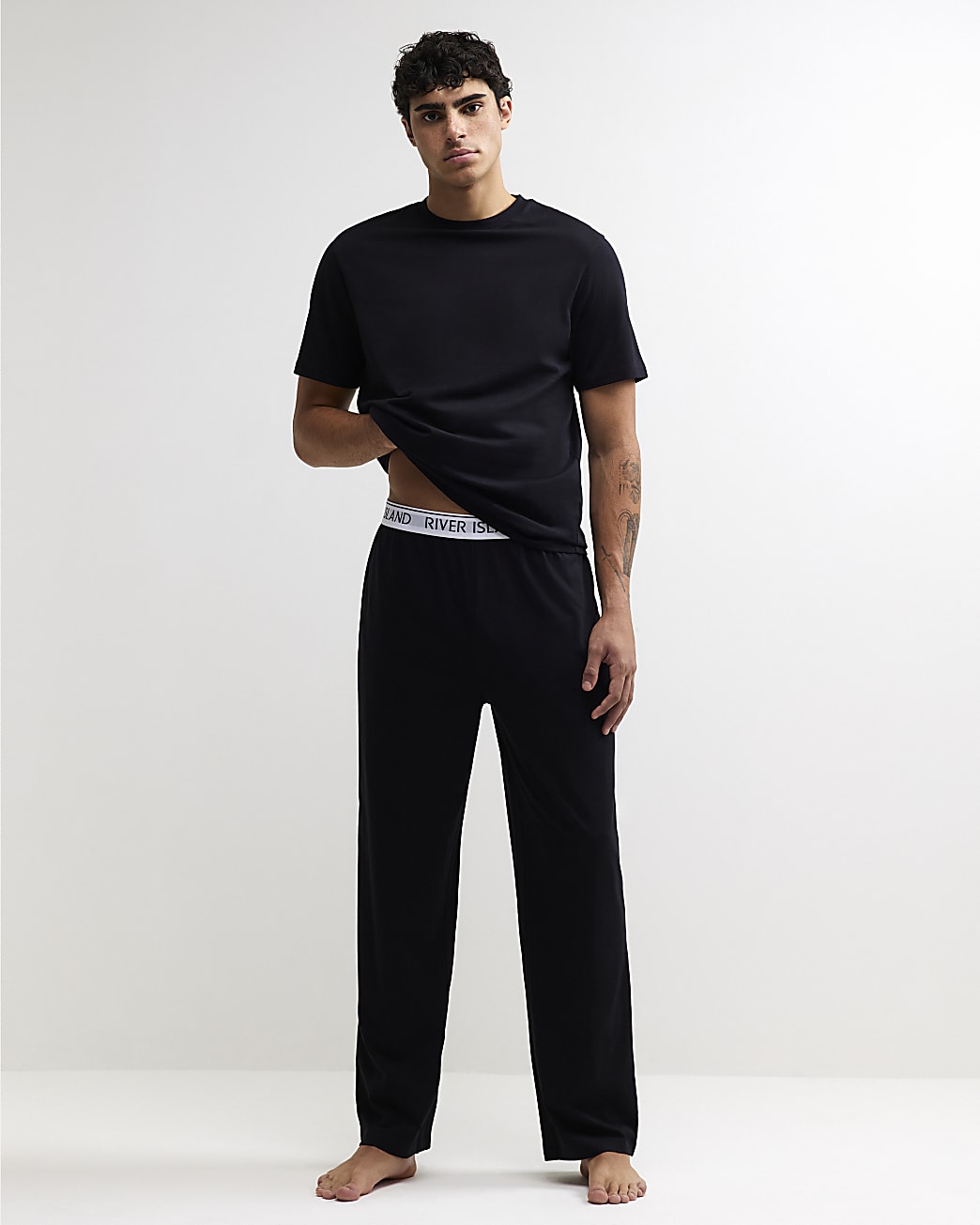 Cotton T-shirt and Trousers Pyjamas Set in Black - Image 2 Cotton T-shirt and Trousers Pyjamas Set in Black