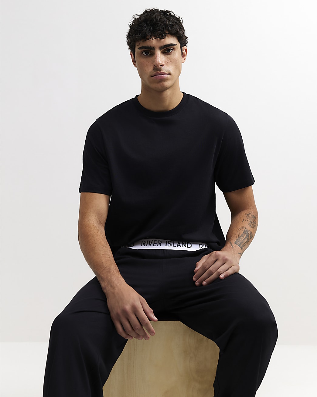 Cotton T-shirt and Trousers Pyjamas Set in Black - Image 4 Cotton T-shirt and Trousers Pyjamas Set in Black