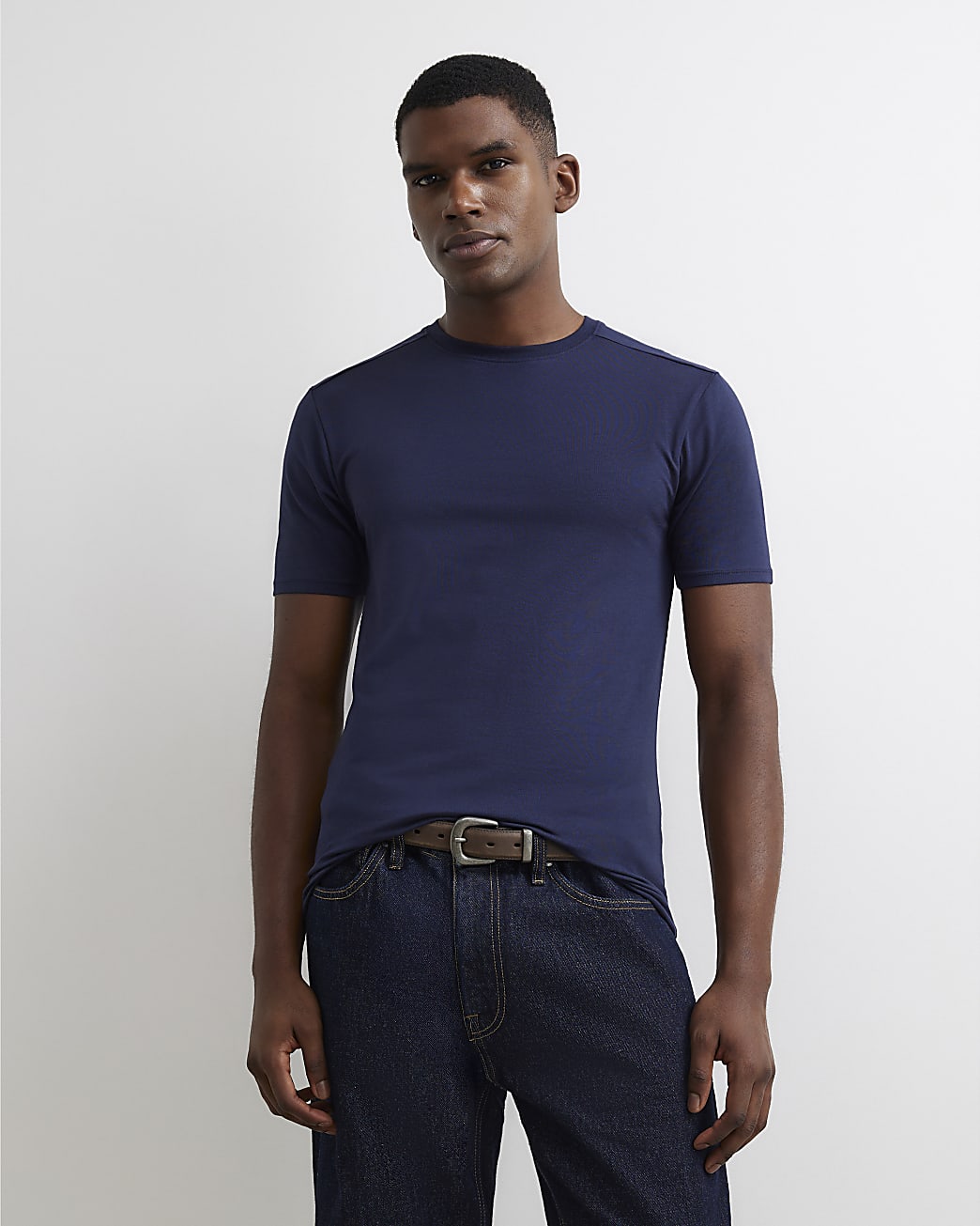 Essential Muscle Fit Cotton T-shirt in Navy - Image 2 Essential Muscle Fit Cotton T-shirt in Navy