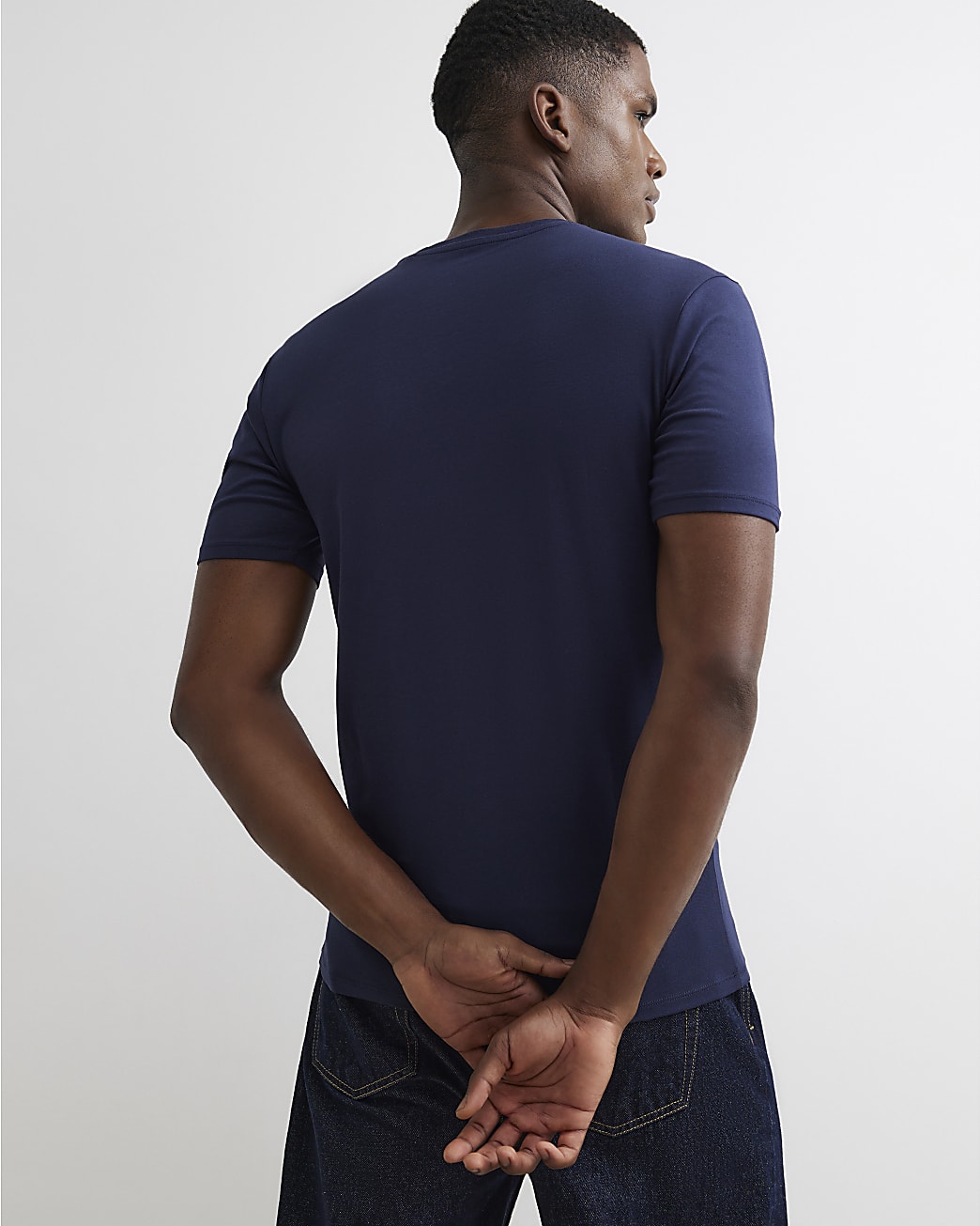 Essential Muscle Fit Cotton T-shirt in Navy - Image 3 Essential Muscle Fit Cotton T-shirt in Navy