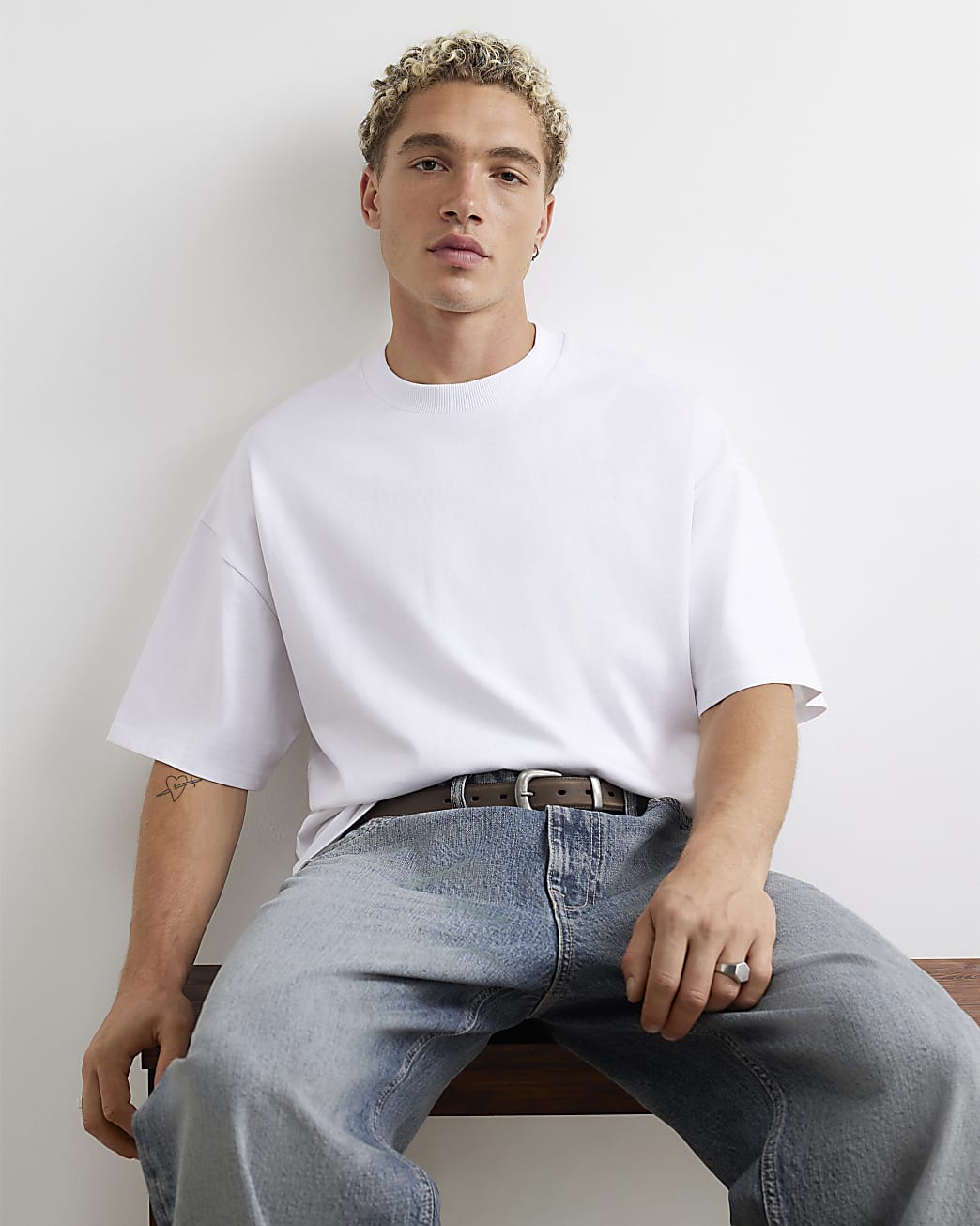 Essential Oversized Fit T-shirt in White - Image 2 Essential Oversized Fit T-shirt in White