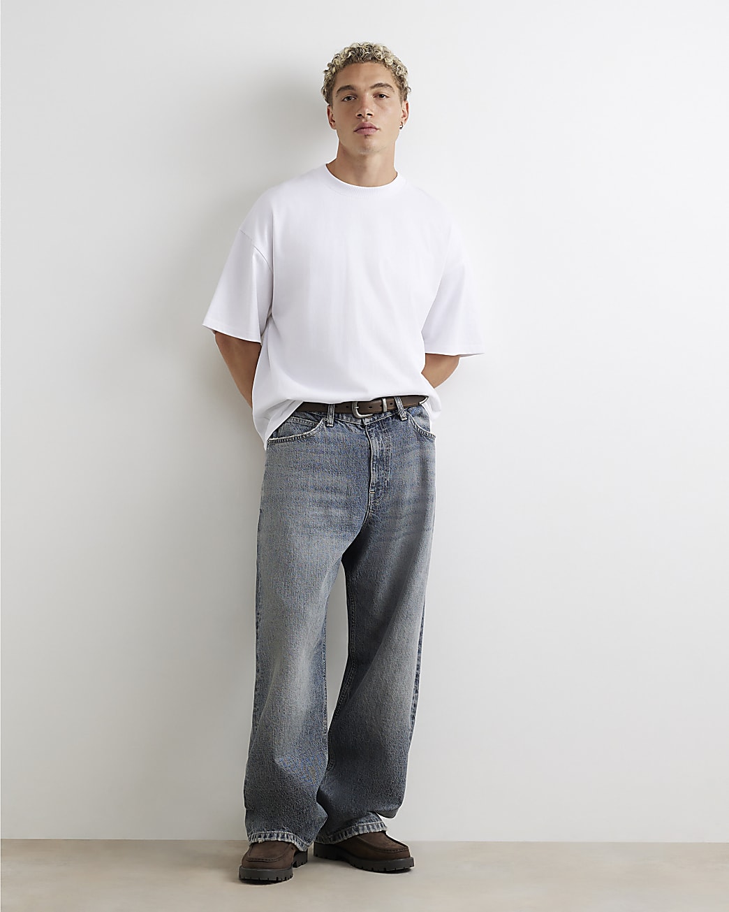 Essential Oversized Fit T-shirt in White - Image 4 Essential Oversized Fit T-shirt in White
