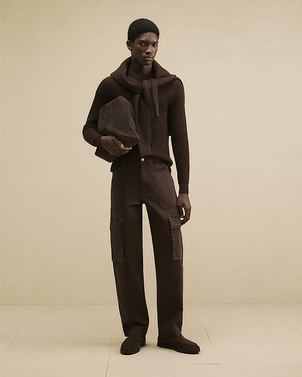 Loose Fit Cargo Trousers in Brown - Image 2 Loose Fit Cargo Trousers in Brown