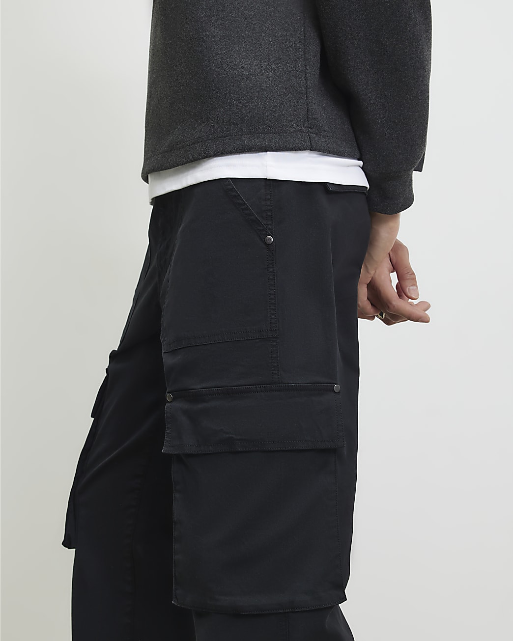 Loose Fit Cotton Cargo Trousers in Black - Image 4 Loose Fit Cotton Cargo Trousers in Black