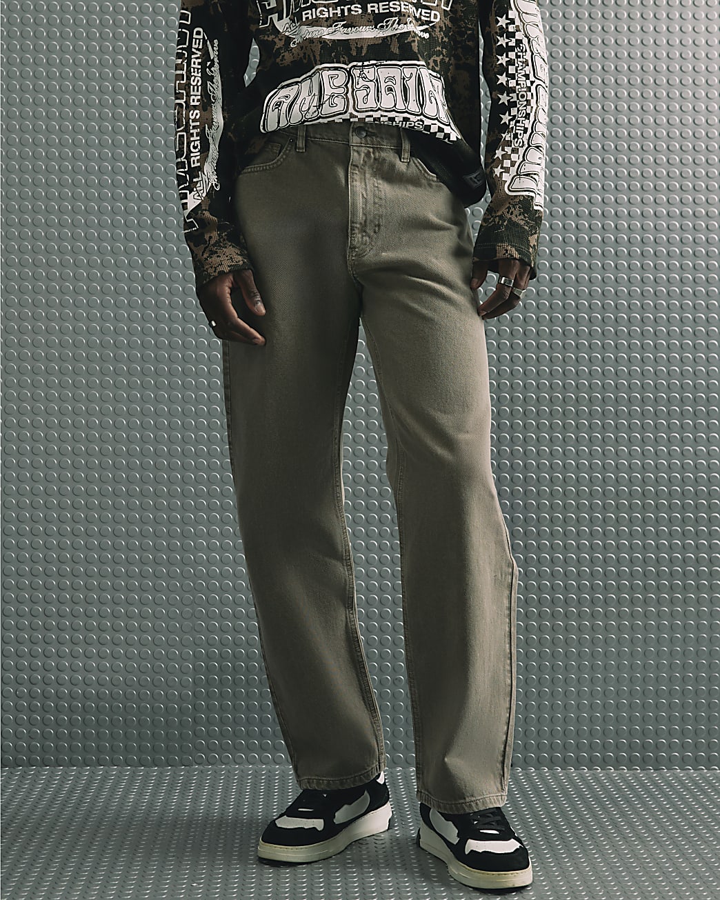 Loose Fit Jeans in Beige - Image 4 Loose Fit Jeans in Beige