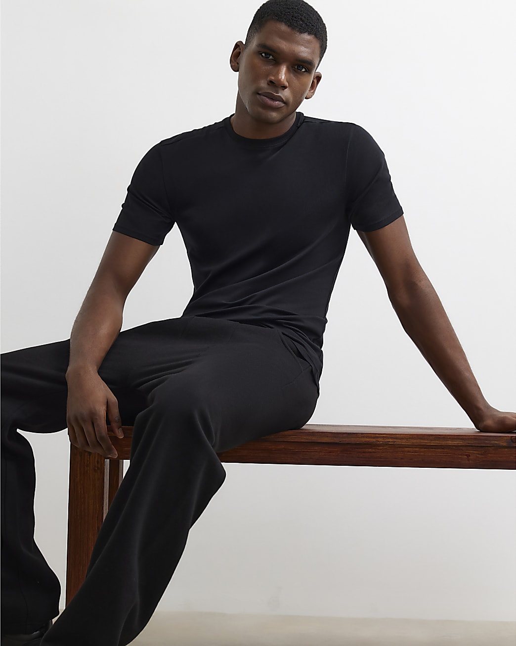 Muscle Fit Cotton Blend Stretch T-shirt in Black - Image 2 Muscle Fit Cotton Blend Stretch T-shirt in Black