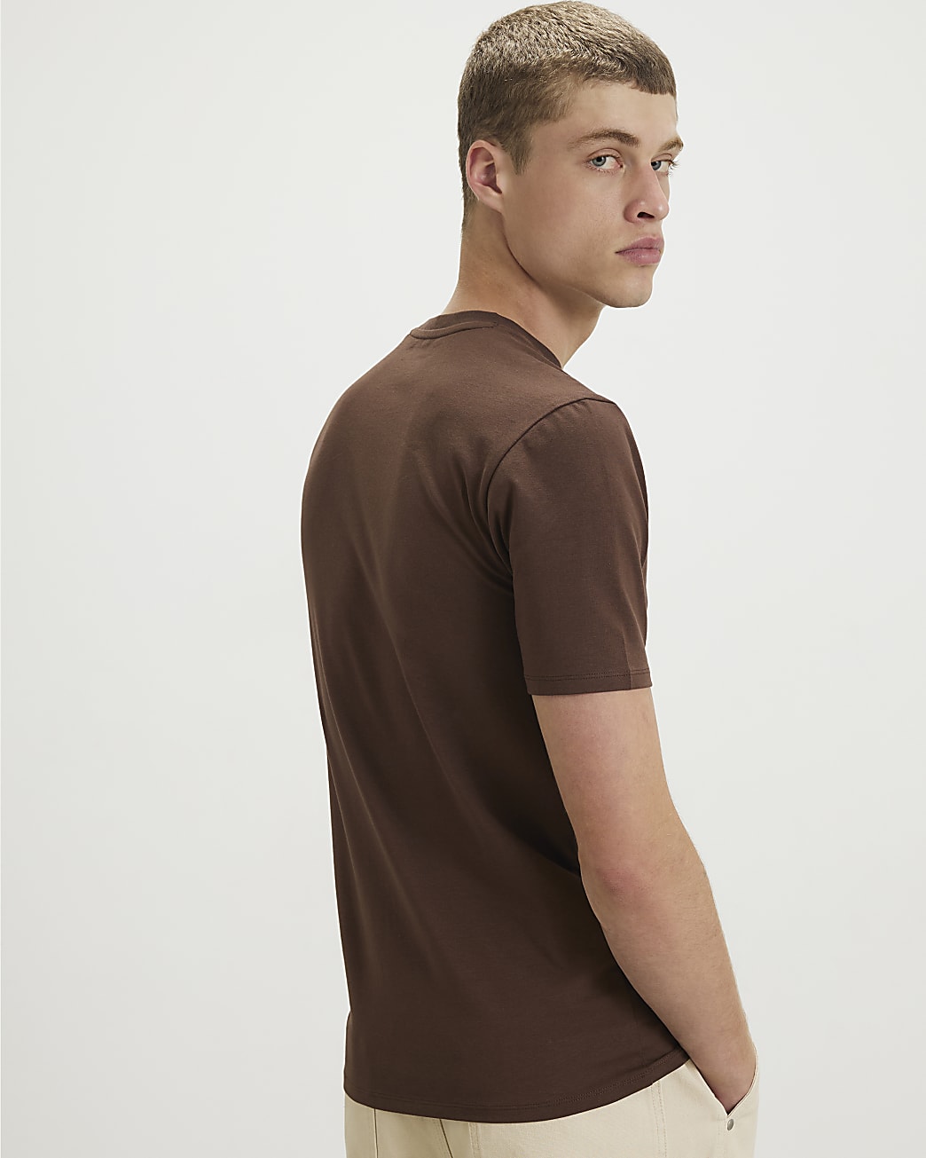 Muscle Fit Cotton Blend Stretch T-shirt in Brown - Image 3 Muscle Fit Cotton Blend Stretch T-shirt in Brown