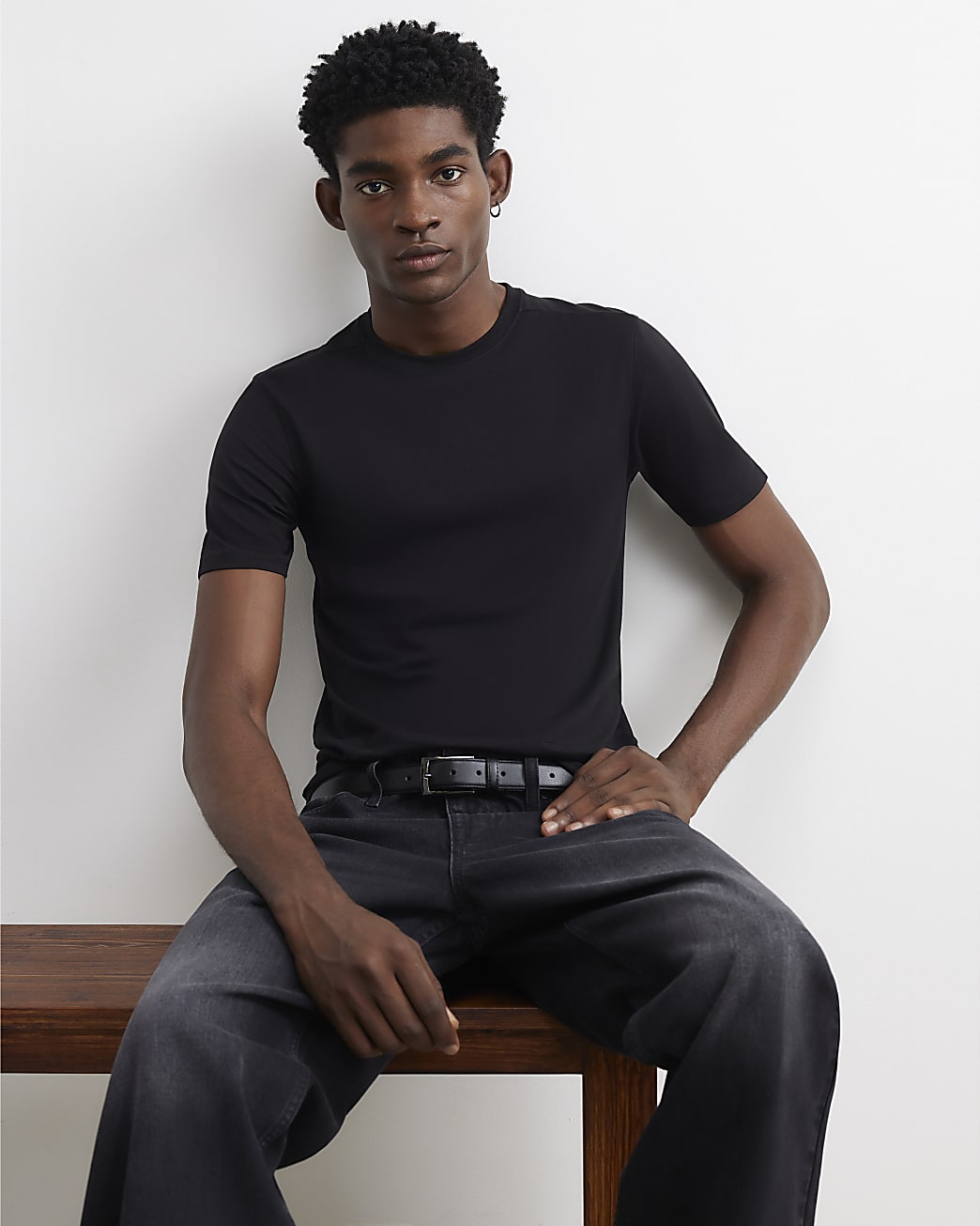 Muscle Fit Cotton Stretch T-shirt in Black - Image 2 Muscle Fit Cotton Stretch T-shirt in Black
