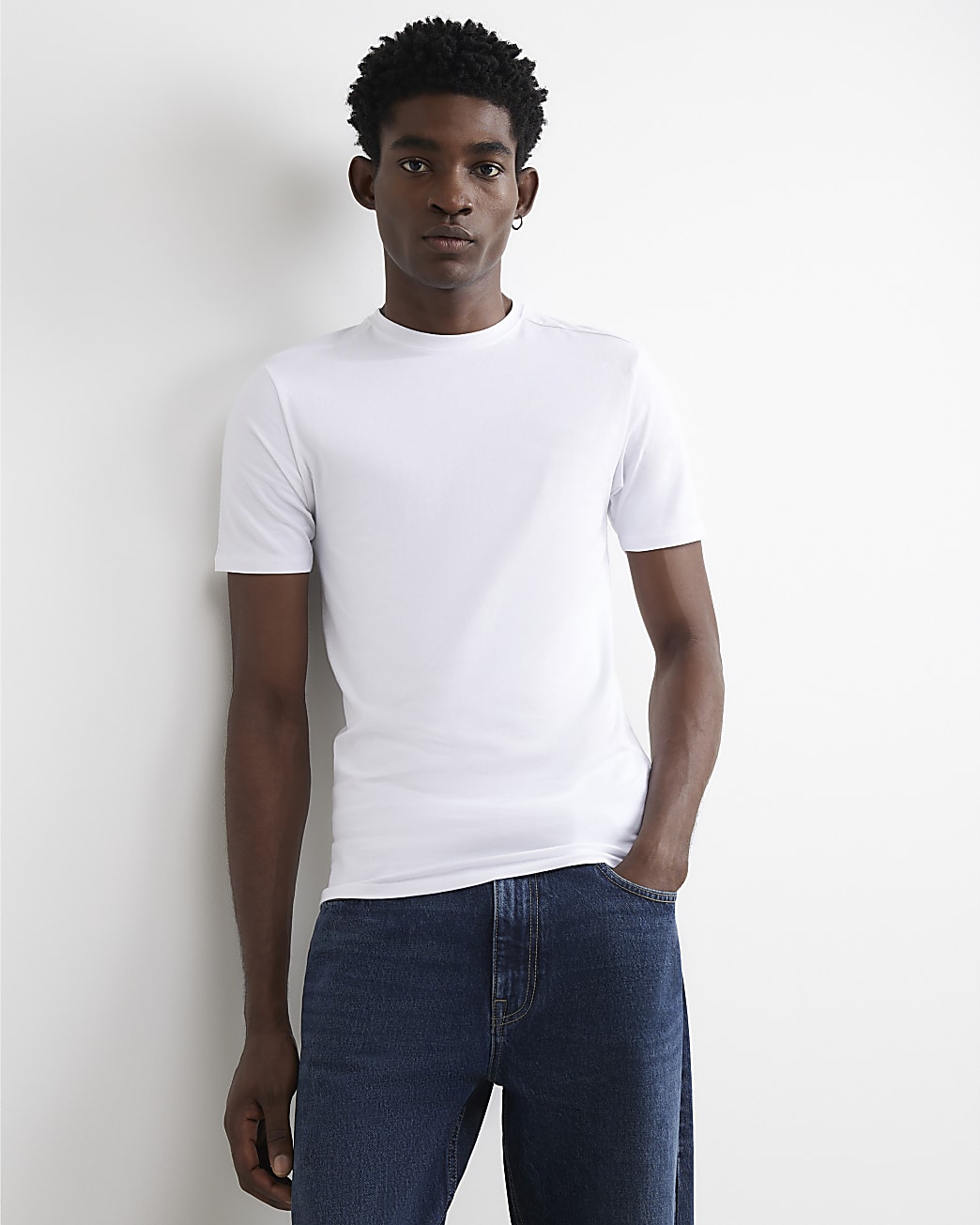 Muscle Fit Cotton Stretch T-shirt in White - Image 2 Muscle Fit Cotton Stretch T-shirt in White