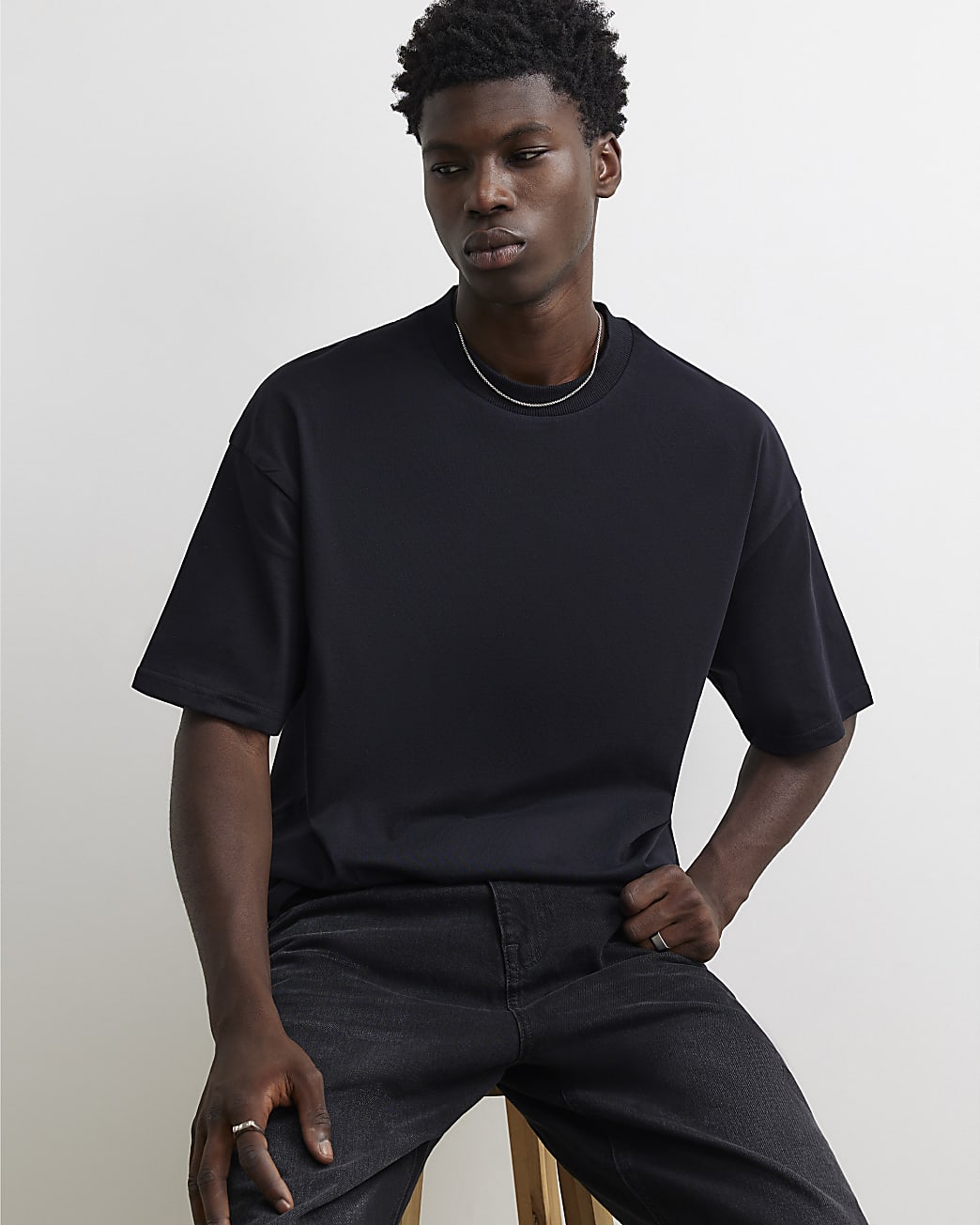 Oversized Fit Cotton Crew Neck T-shirt in Black - Image 2 Oversized Fit Cotton Crew Neck T-shirt in Black