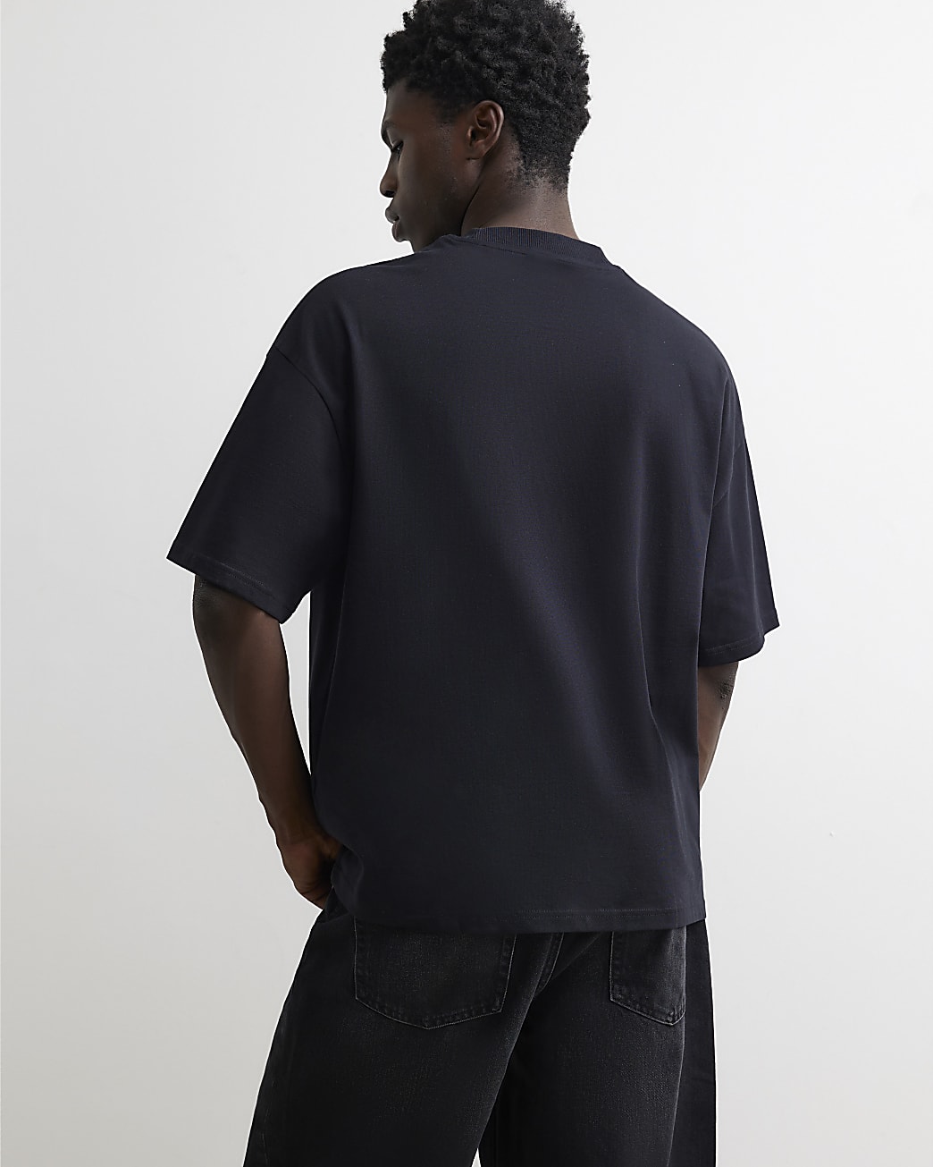 Oversized Fit Cotton Crew Neck T-shirt in Black - Image 3 Oversized Fit Cotton Crew Neck T-shirt in Black