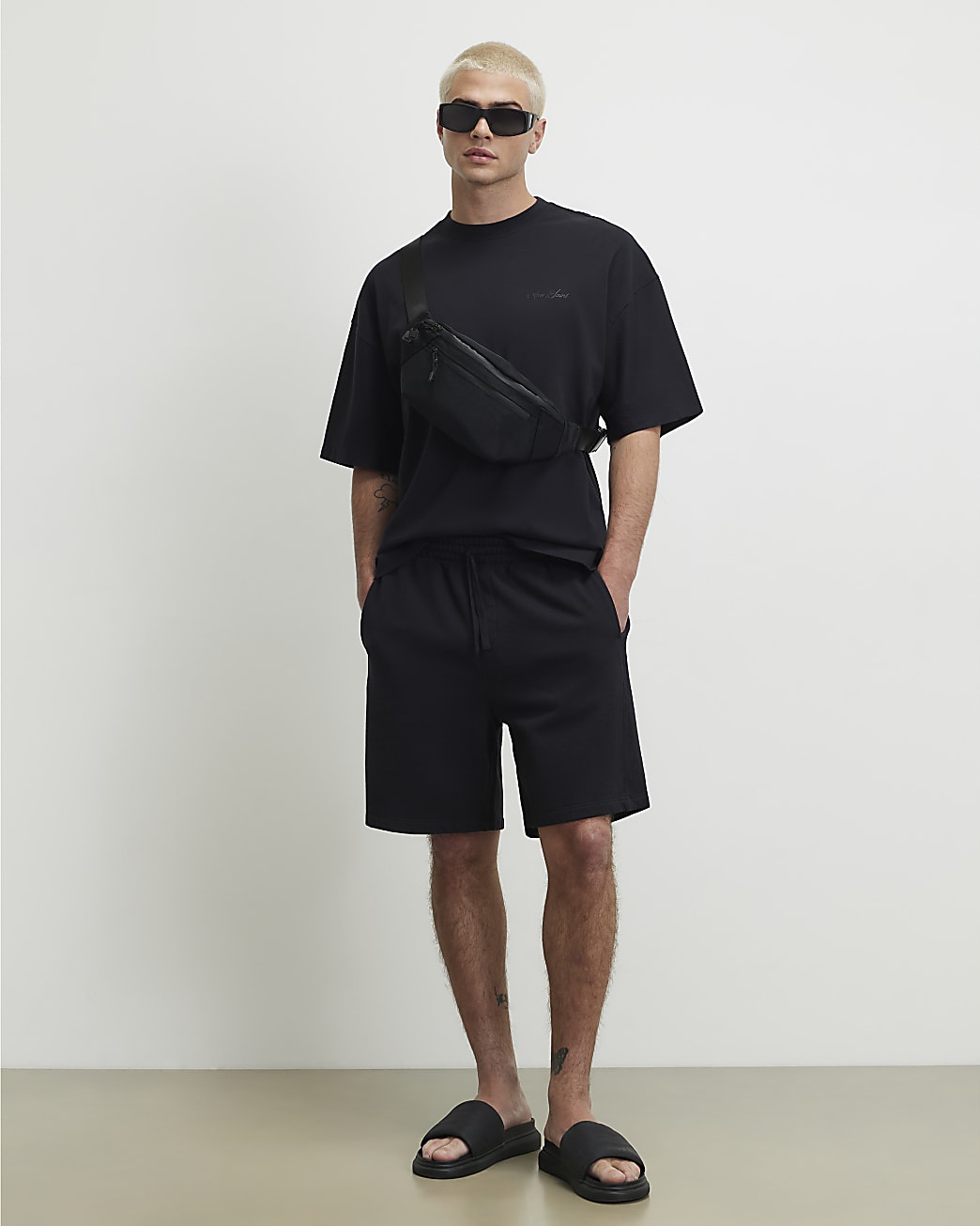 Oversized Fit T-shirt & Shorts Set in Black - Image 2 Oversized Fit T-shirt & Shorts Set in Black