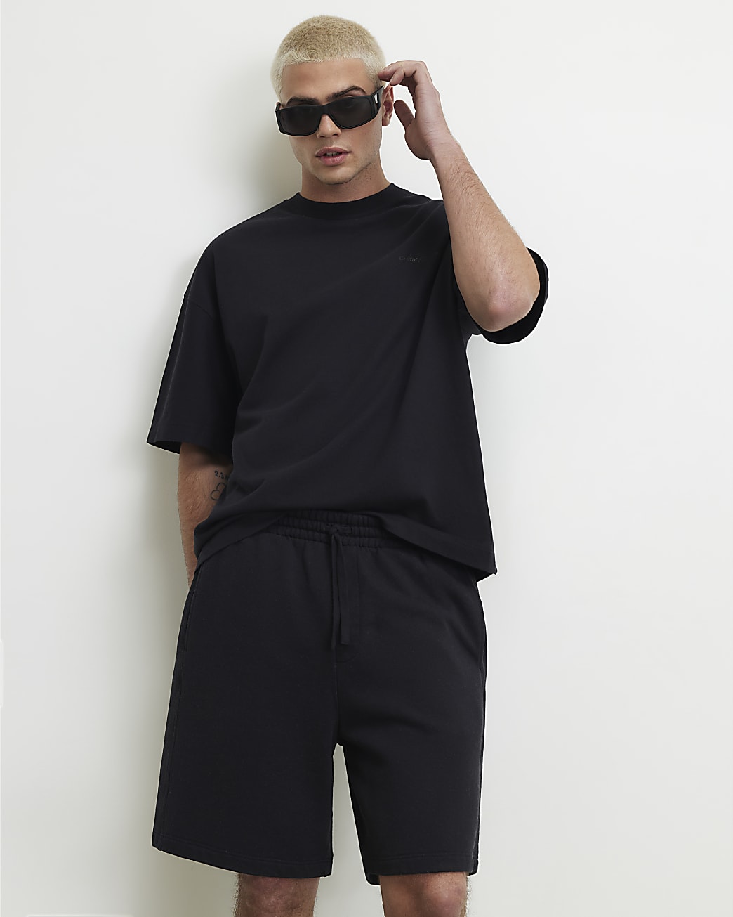 Oversized Fit T-shirt & Shorts Set in Black - Image 4 Oversized Fit T-shirt & Shorts Set in Black