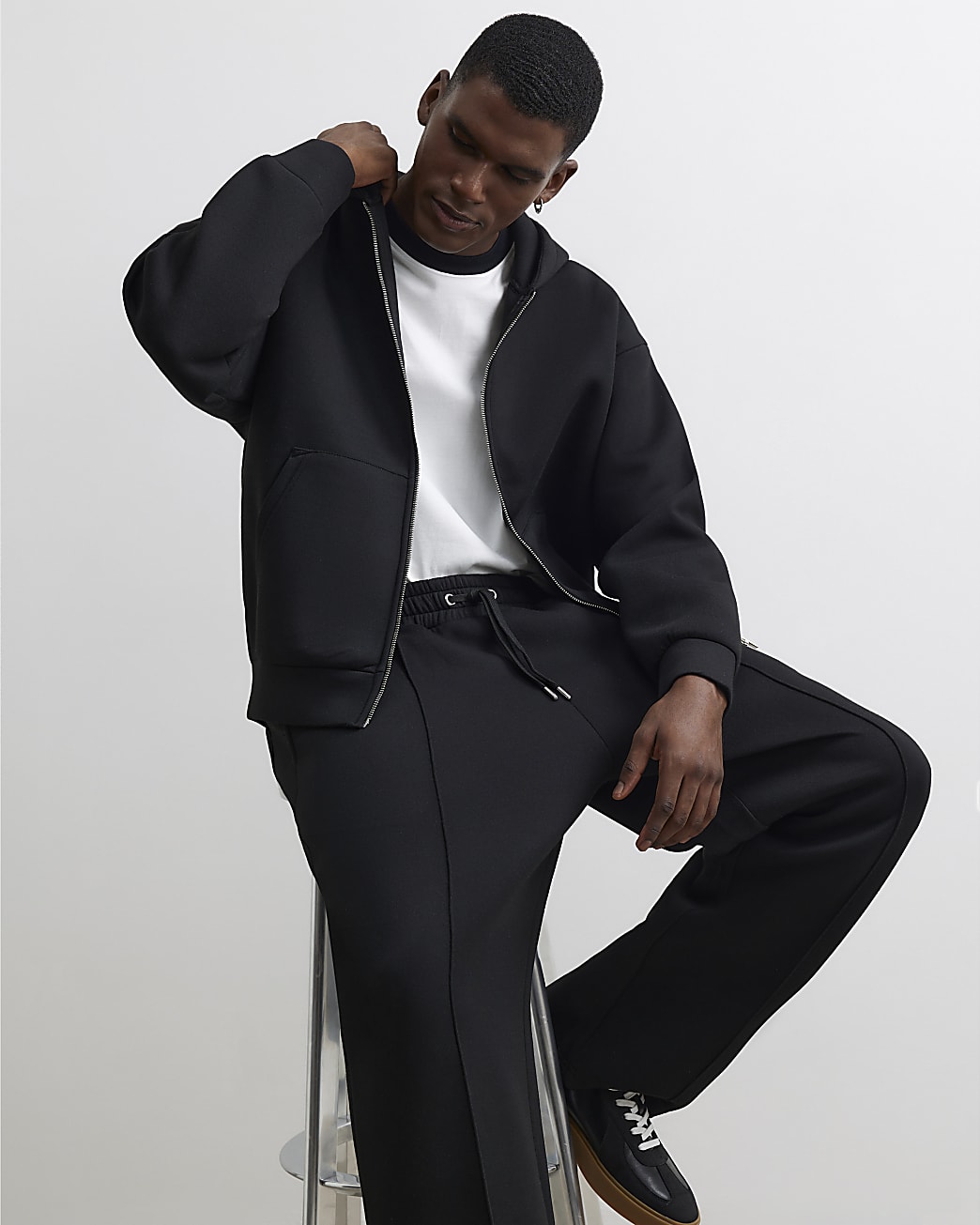 Premium Oversized Zip Up Hoodie in Black - Image 4 Premium Oversized Zip Up Hoodie in Black