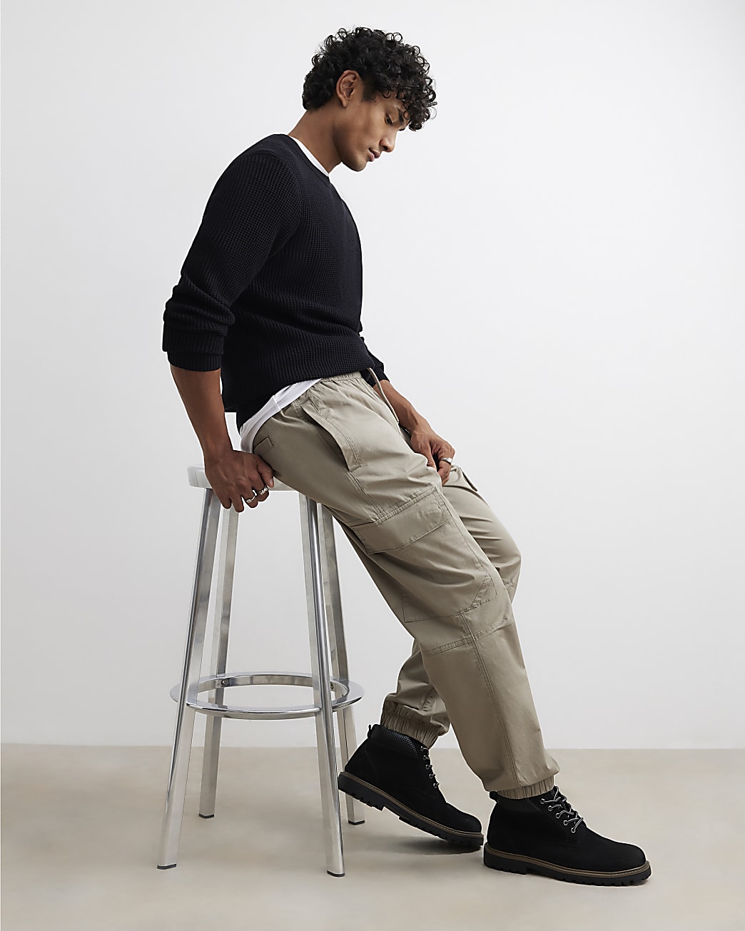 Regular Fit Cargo Trousers in Beige - Image 2 Regular Fit Cargo Trousers in Beige