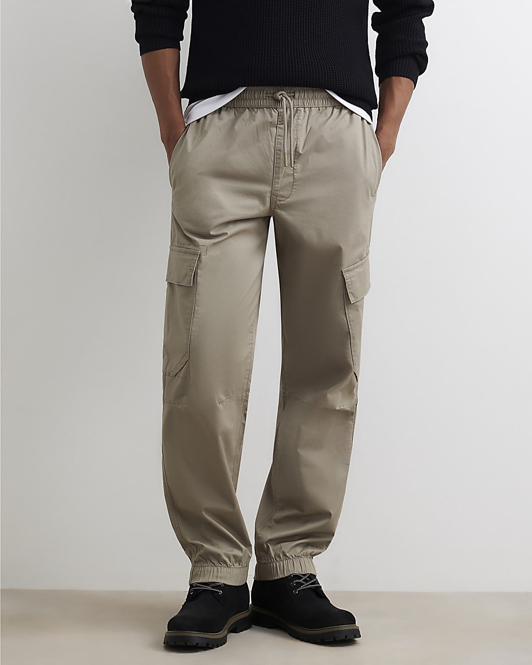 Regular Fit Cargo Trousers in Beige - Image 4 Regular Fit Cargo Trousers in Beige