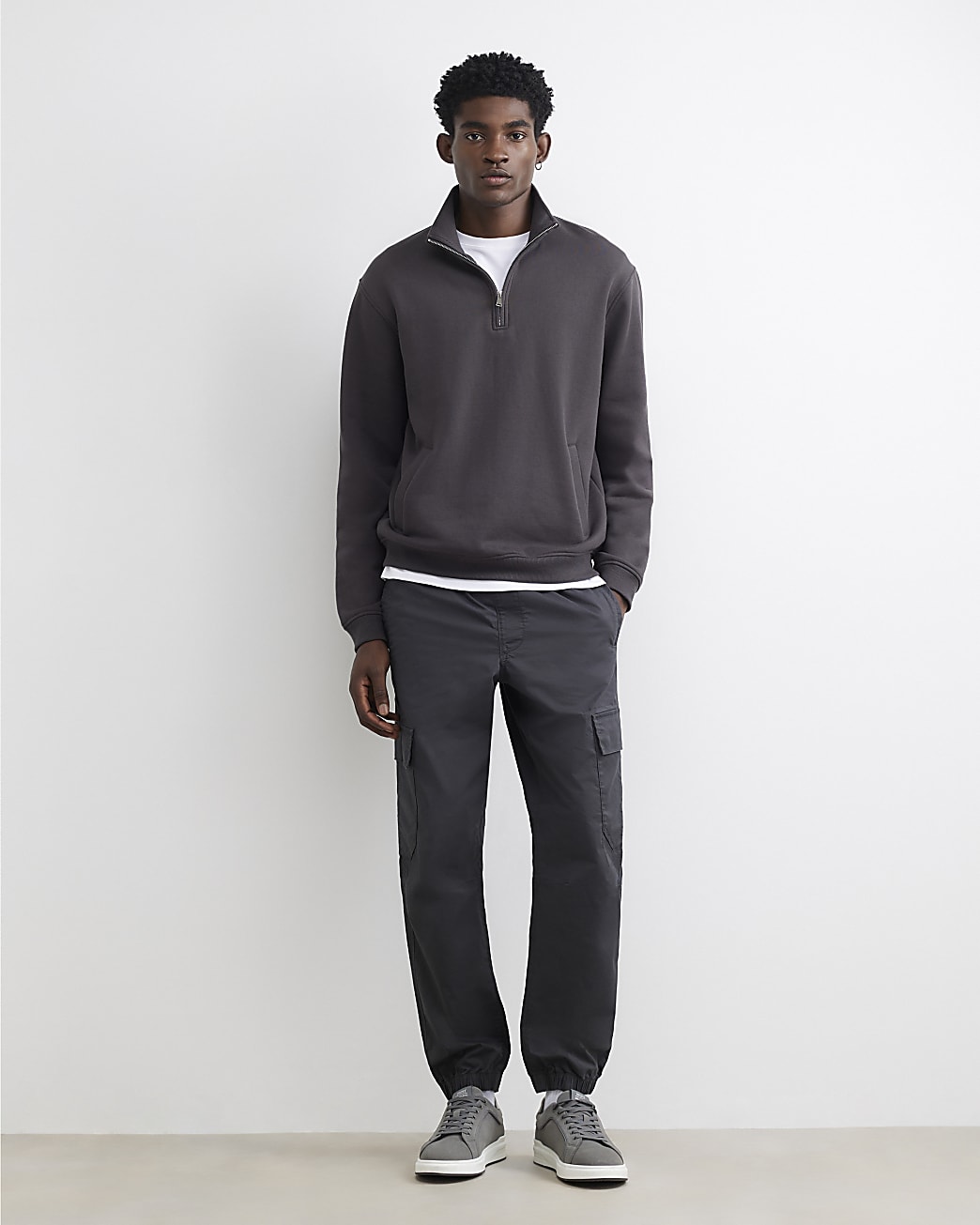 Regular Fit Cargo Trousers in Grey - Image 2 Regular Fit Cargo Trousers in Grey