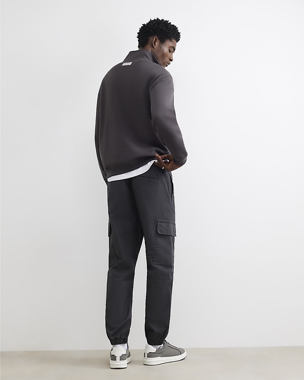 Regular Fit Cargo Trousers in Grey - Image 3 Regular Fit Cargo Trousers in Grey