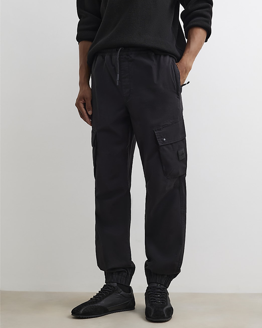 Regular Fit Stretch Cargo Trousers in Black - Image 4 Regular Fit Stretch Cargo Trousers in Black