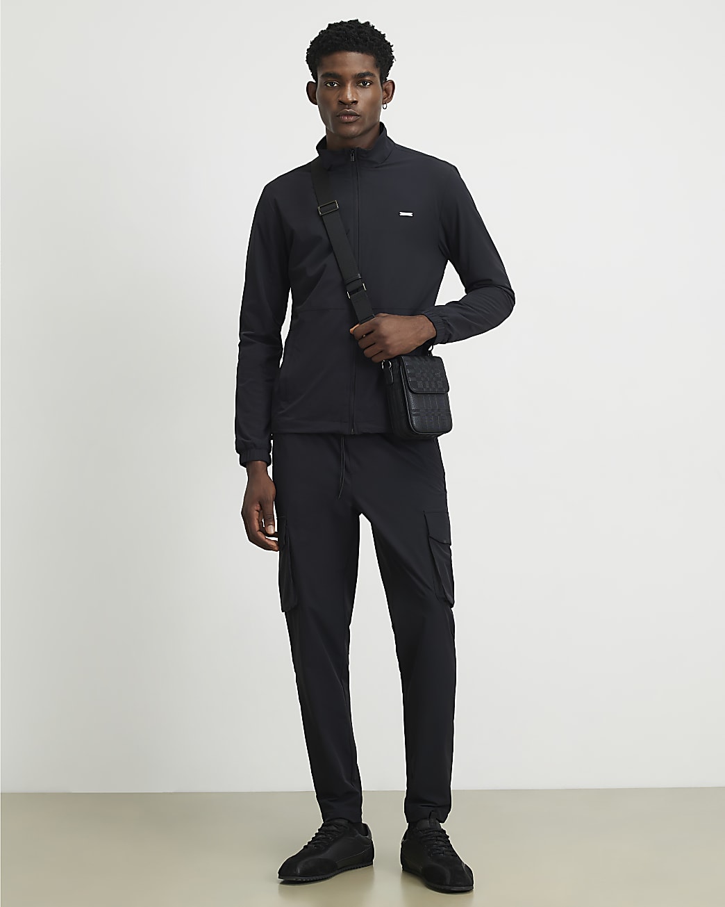 Skinny Fit Cargo Trousers in Black - Image 4 Skinny Fit Cargo Trousers in Black