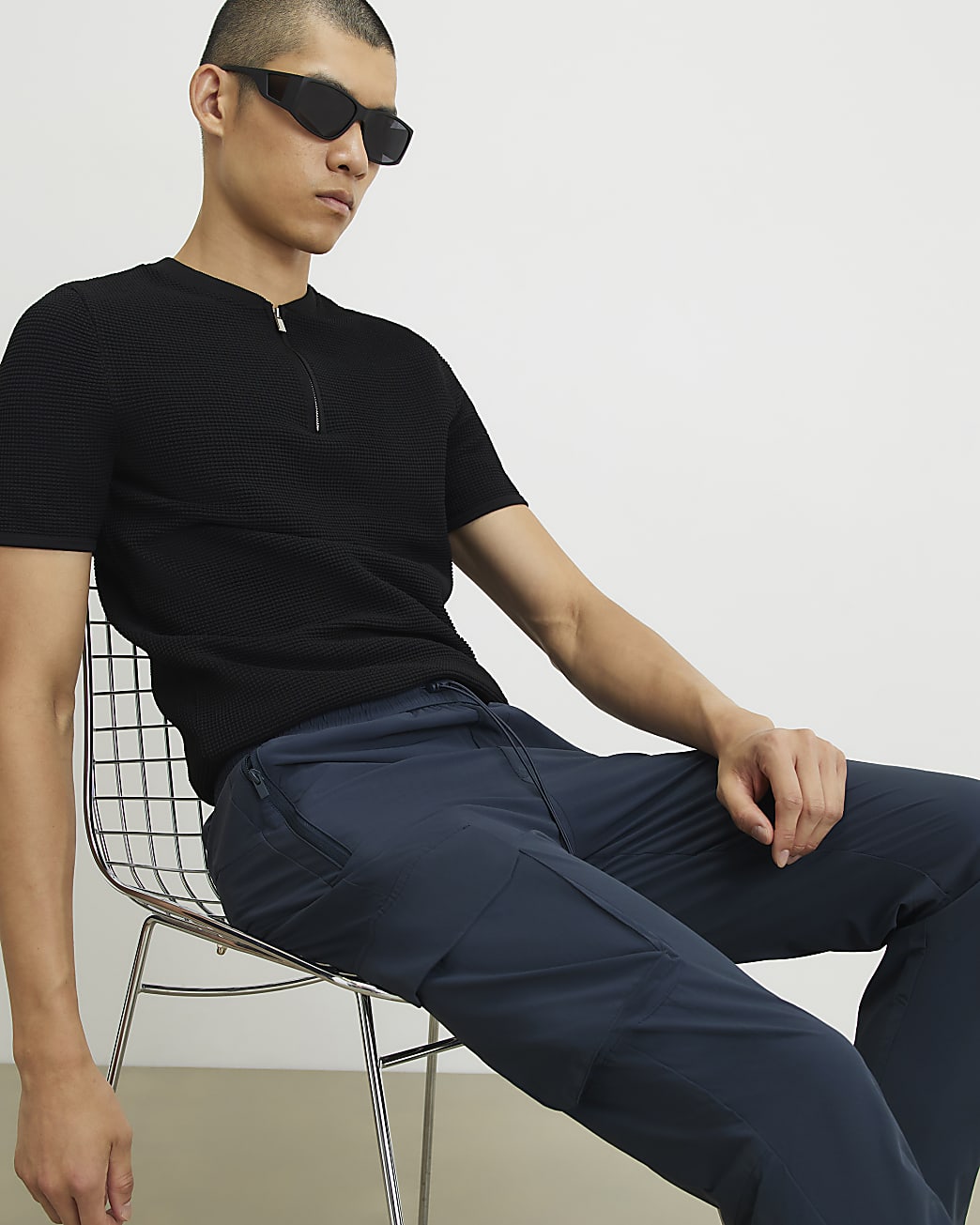Skinny Fit Cargo Trousers in Navy - Image 2 Skinny Fit Cargo Trousers in Navy