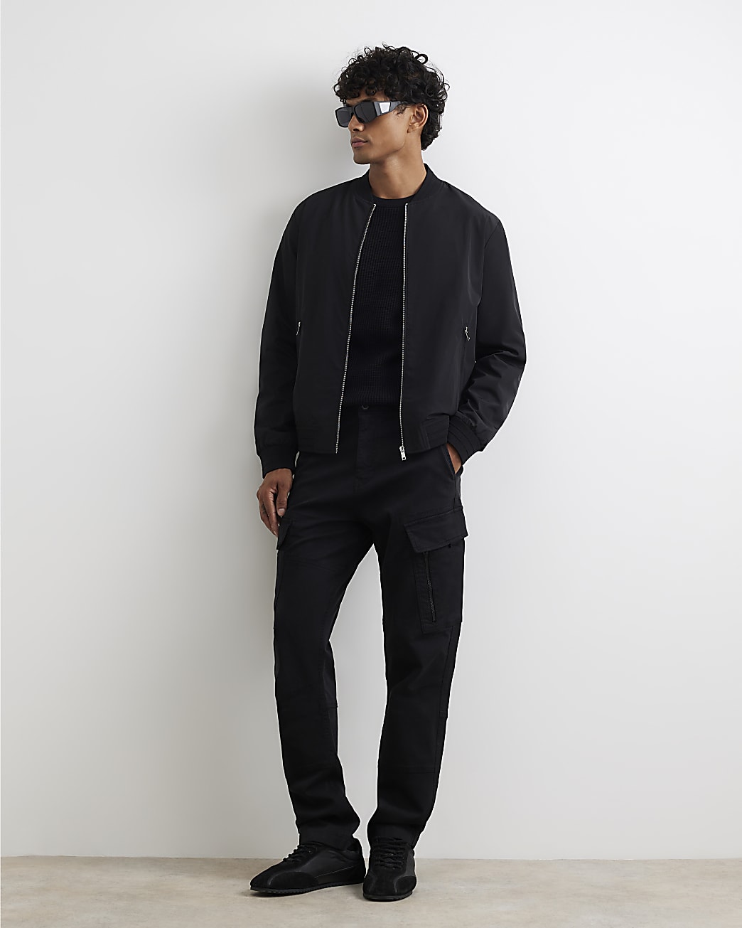 Skinny Fit Cotton Cargo Trousers in Black - Image 2 Skinny Fit Cotton Cargo Trousers in Black