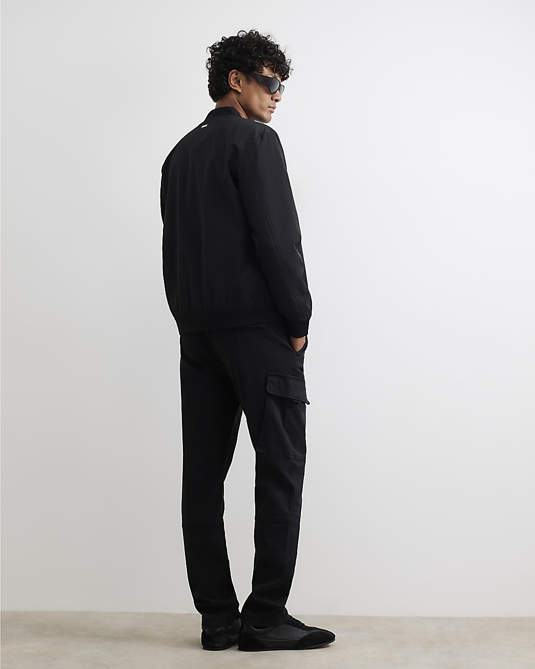 Skinny Fit Cotton Cargo Trousers in Black - Image 3 Skinny Fit Cotton Cargo Trousers in Black