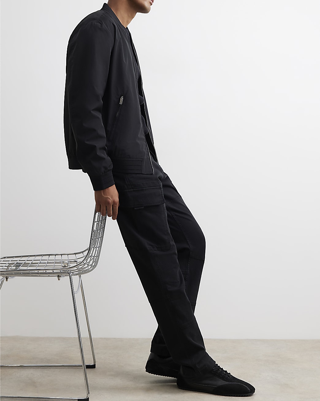 Skinny Fit Cotton Cargo Trousers in Black - Image 4 Skinny Fit Cotton Cargo Trousers in Black