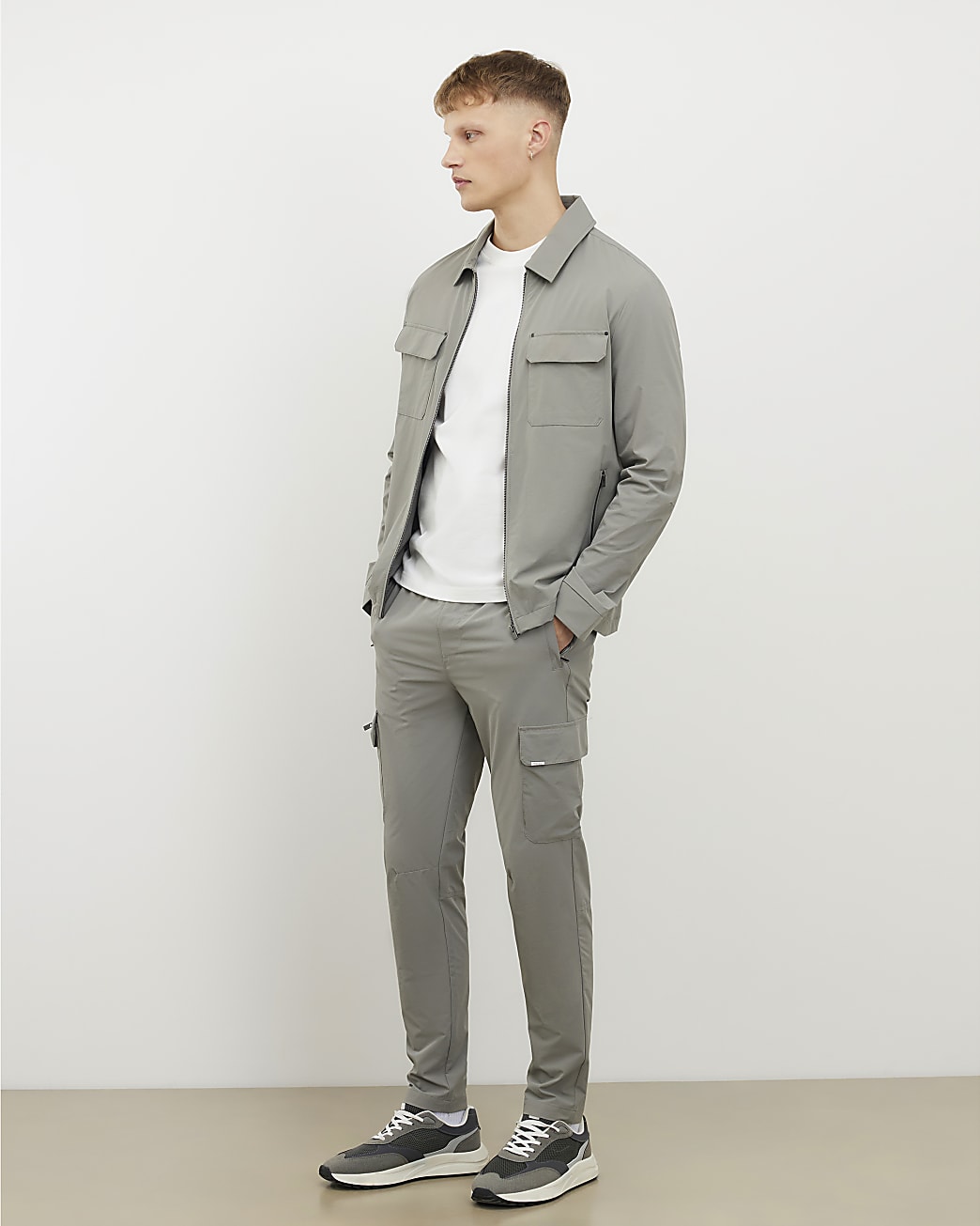 Skinny Fit Stretch Cargo Trousers in Grey - Image 2 Skinny Fit Stretch Cargo Trousers in Grey