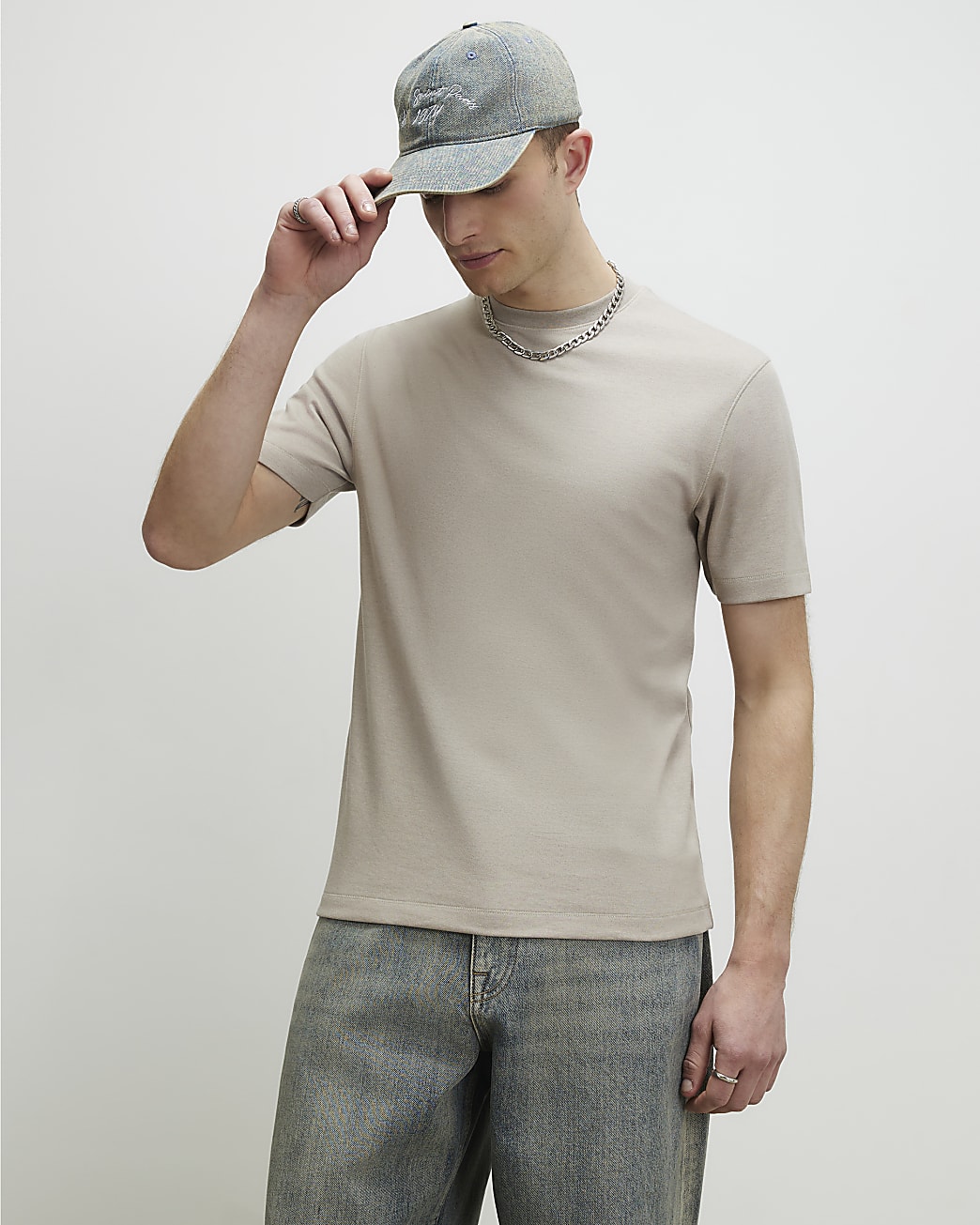 Slim Fit Cotton Lightweight T-shirt in Beige - Image 2 Slim Fit Cotton Lightweight T-shirt in Beige