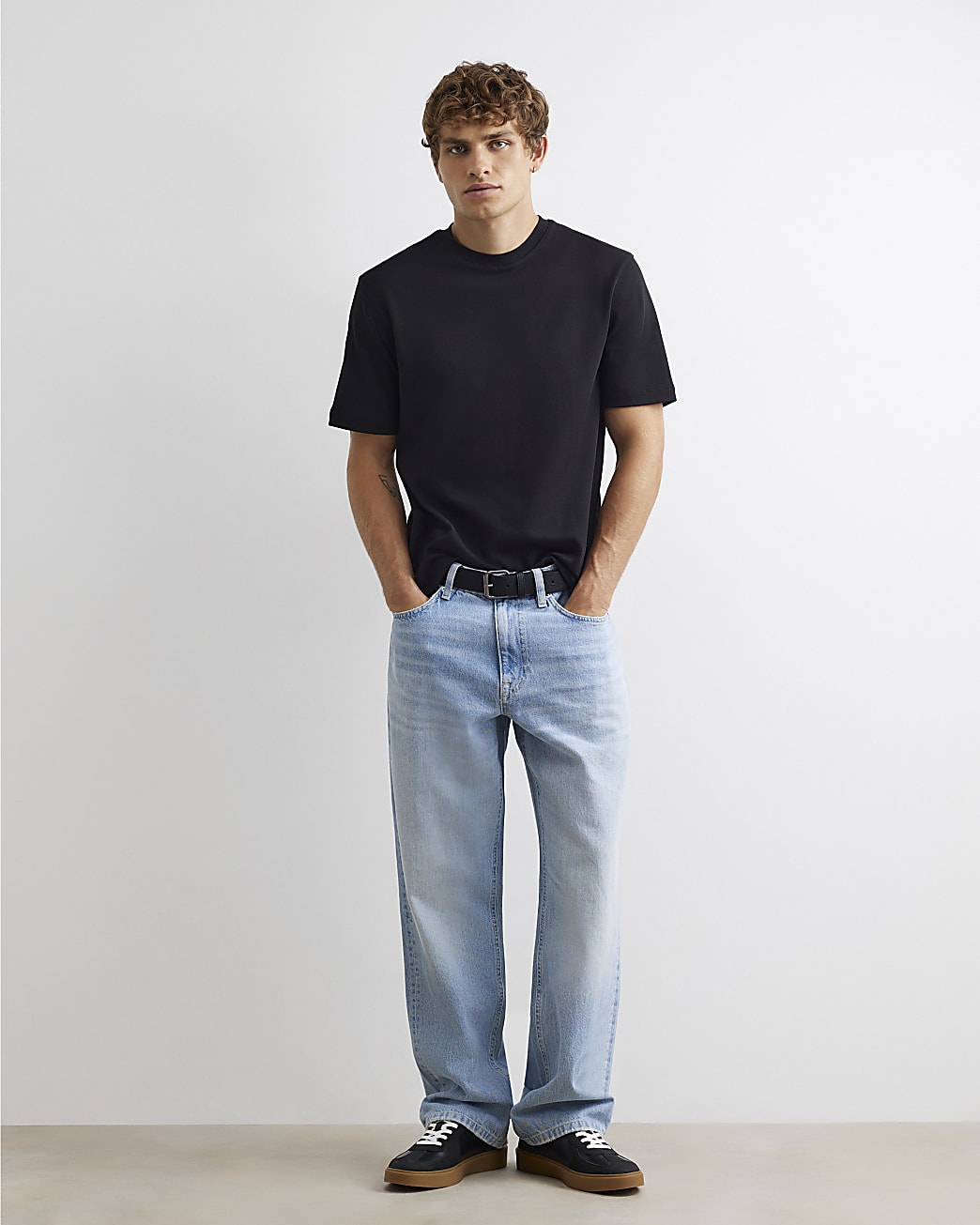 Slim Fit Cotton T-shirt in Black - Image 4 Slim Fit Cotton T-shirt in Black