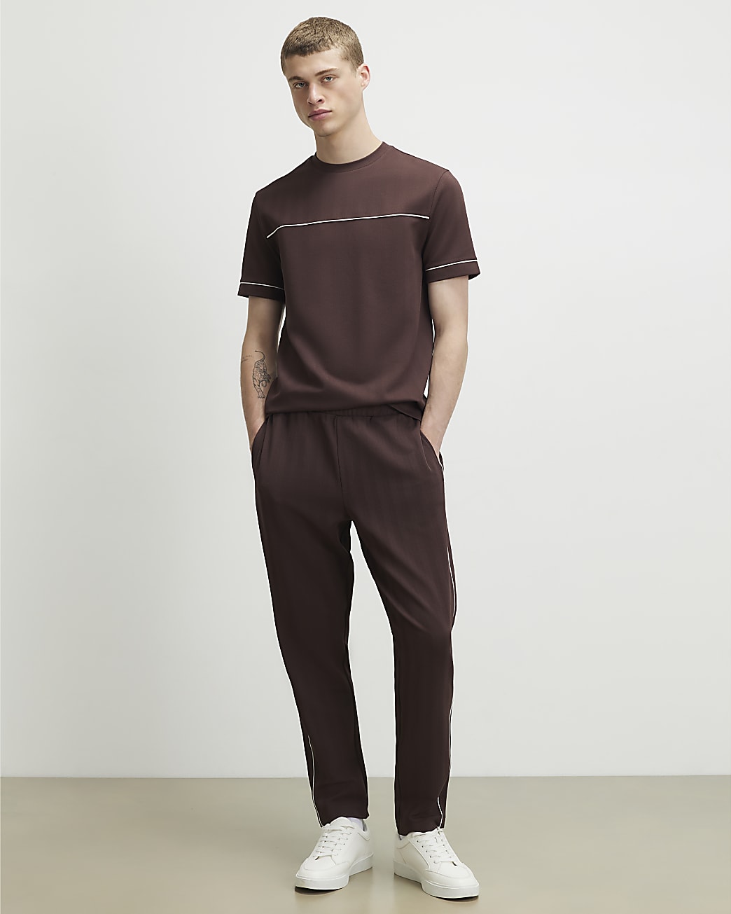 Slim Fit Piped Textured T-shirt in Brown - Image 4 Slim Fit Piped Textured T-shirt in Brown