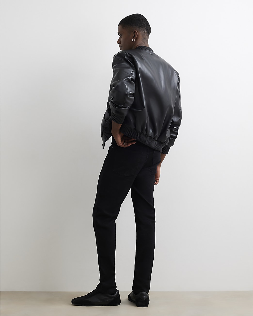 Slim Fit Stretch Essential Jeans in Black - Image 3 Slim Fit Stretch Essential Jeans in Black