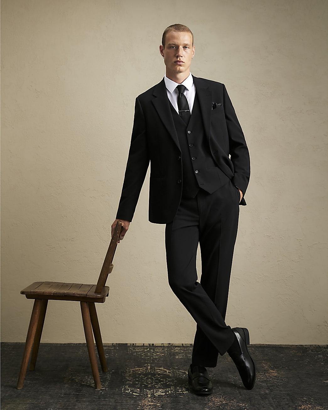 Slim Fit Tailored Suit Trousers in Black - Image 2 Slim Fit Tailored Suit Trousers in Black